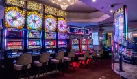 Holland Michigan casino, dave chappelle fil-każinò ħajjin, cash blitz slots: logħob tal-casino